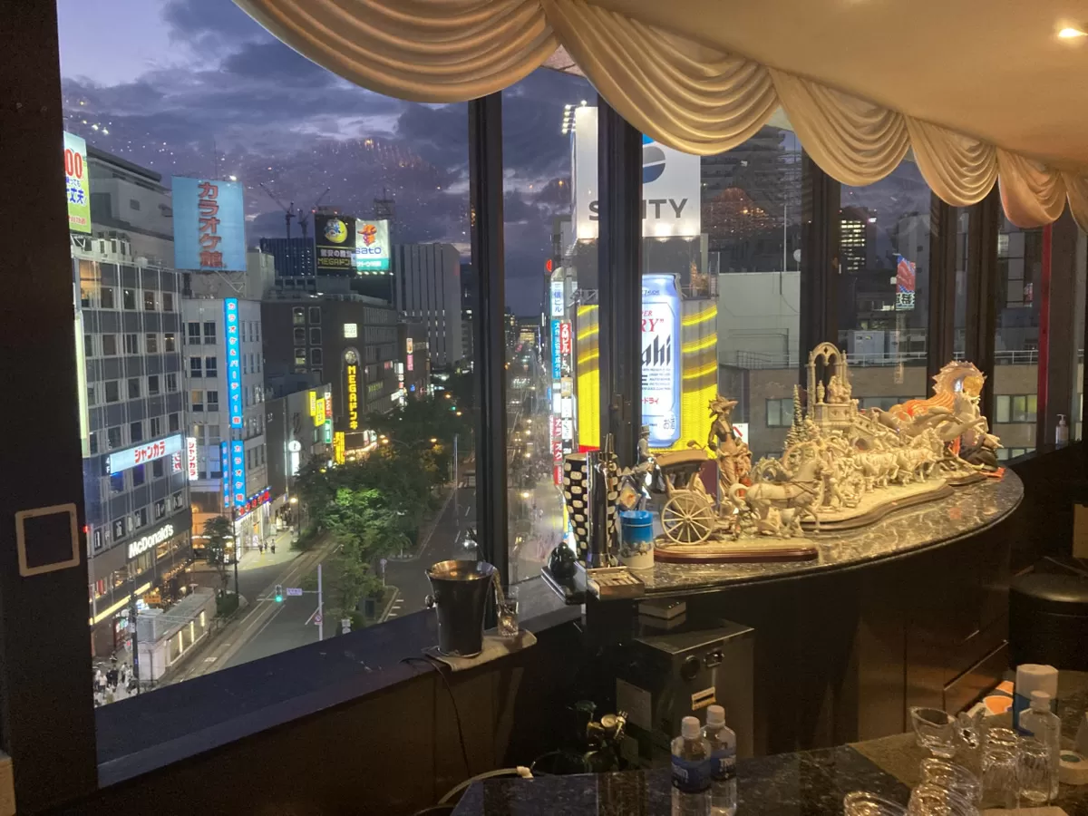 SKY LOUNGE giggiの店内写真