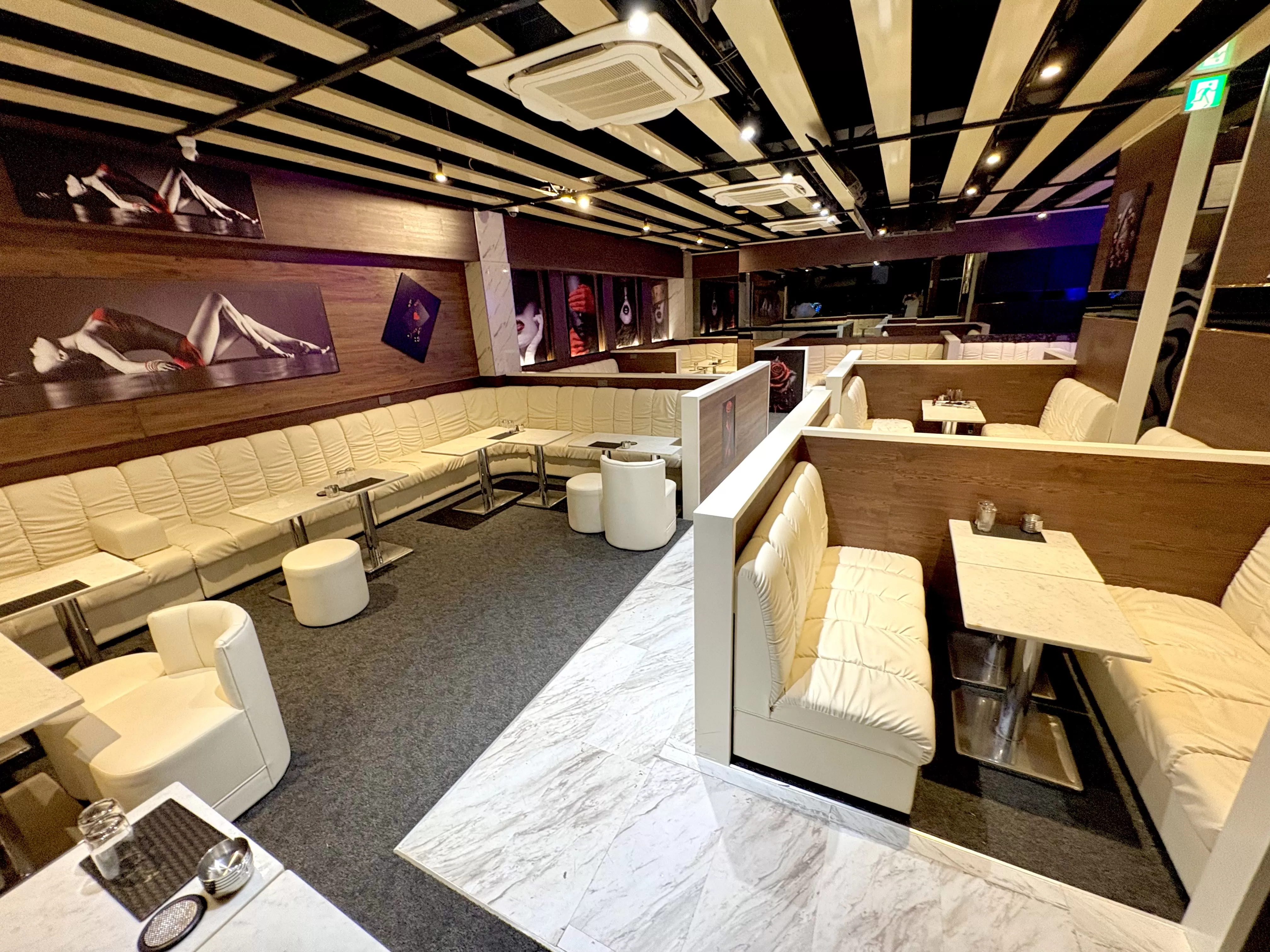 Aura Universeの店内写真