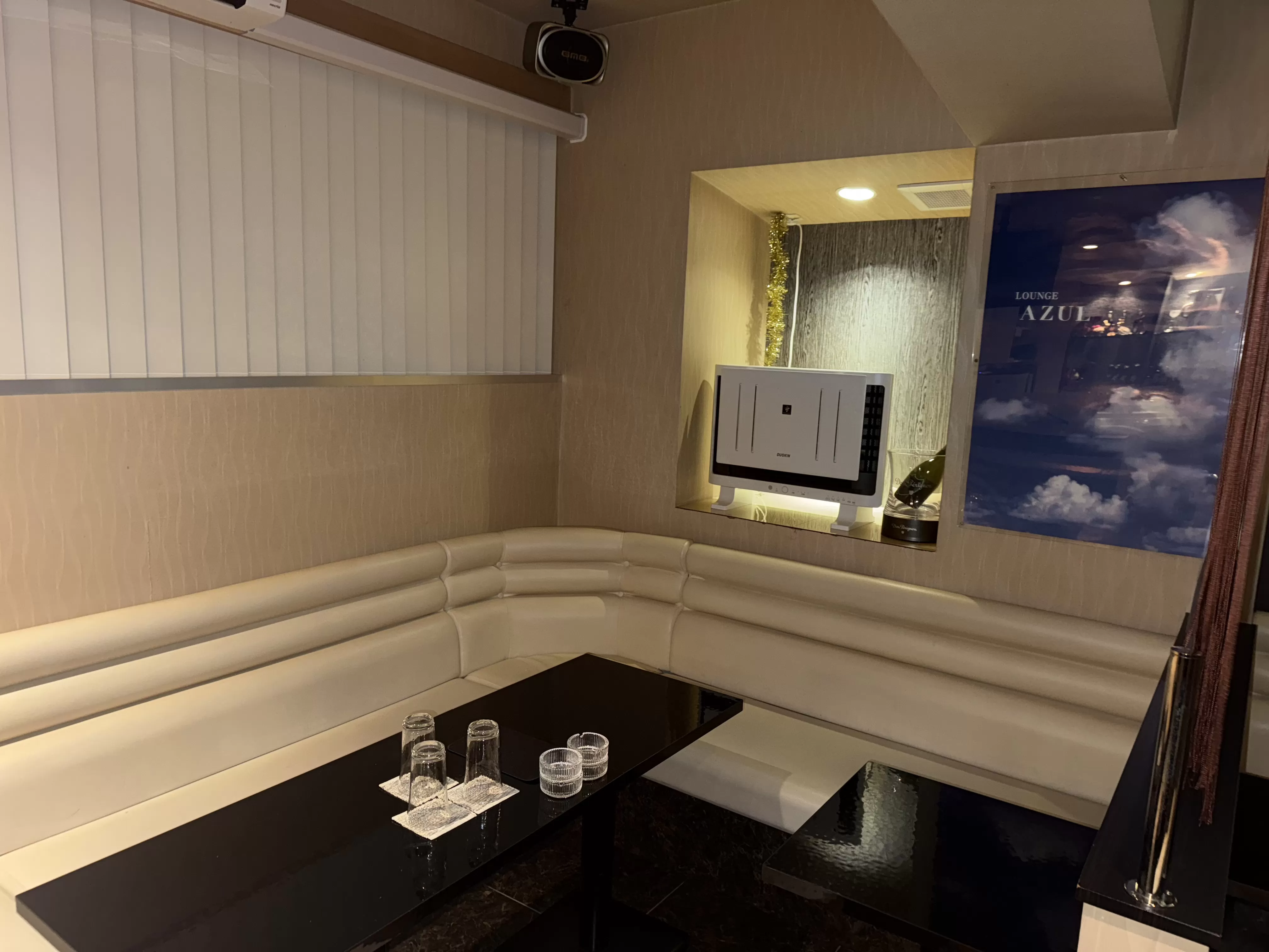 Lounge AZULの店内写真