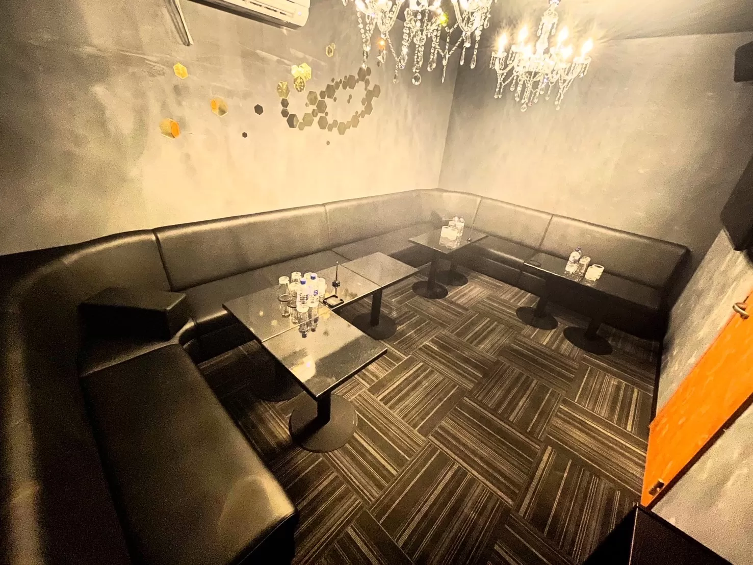 CLUB Reviaの店内写真
