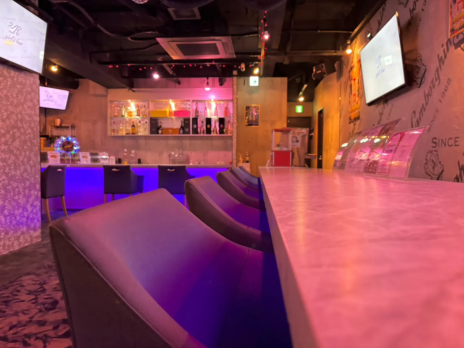 girl's bar R (アール)の店内写真