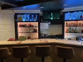 girl's bar Preciousの店内写真